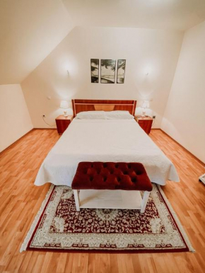 Cosy bedroom for 2 with Balcony in a Family Villa